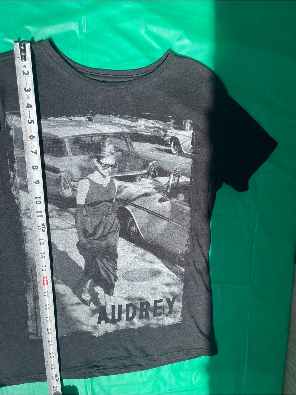 LEGENDS OF HOLLYWOOD AUDREY HEPBURN BLACK T SHIRT NEW WITH TAGS SIZE S - Picture 7 of 11